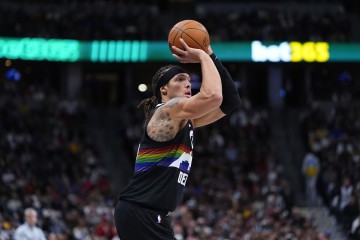 APP 威廉希指数-腿筋受伤！阿隆·戈登下半场没首发 本场比赛回归存疑