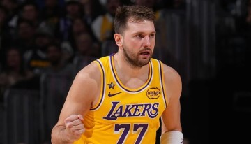 APP 威廉希指数-狂砍38+13+10超约基奇！你再这么打下去：MVP悬念就大了！